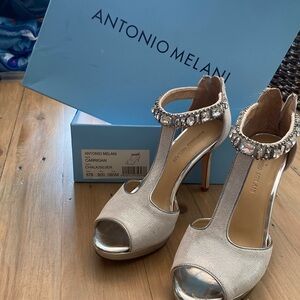 Beautiful gently used (worn once) Antonio Melani Bridal Silver/ivory heels